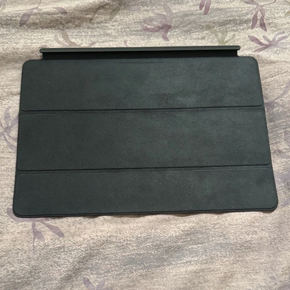 Smart Folio for iPad. Apple brand. 11-inch diagonal Tablet Cover. Charcoal
